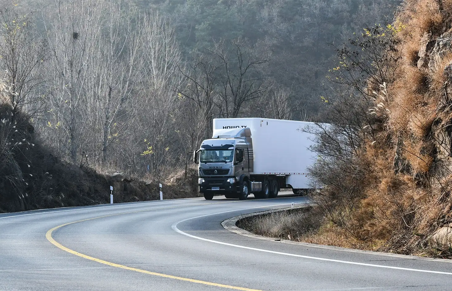 6 Wheeler HOWO Truck Specifications and Dimensions: What is a 6 Wheeler Truck